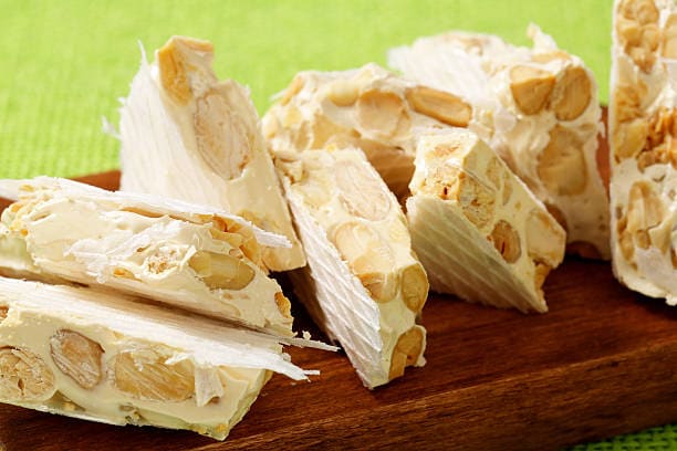 نوقای افتخاری تبریز با مغز تازه و طعم اصیل